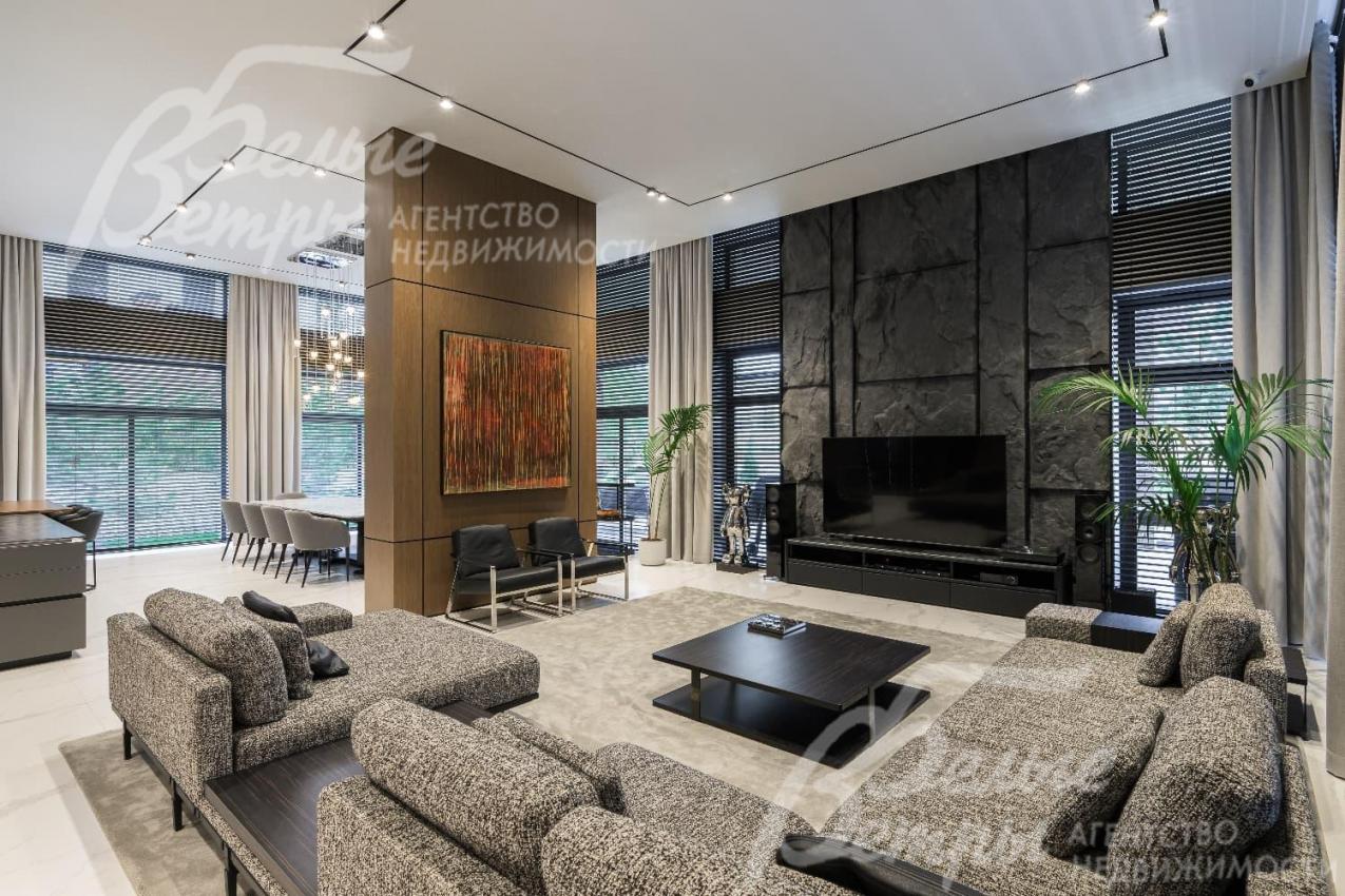 Современный дом площадью 1050 кв.м в камерном престижном коттеджном поселке Усадьба Бергов 