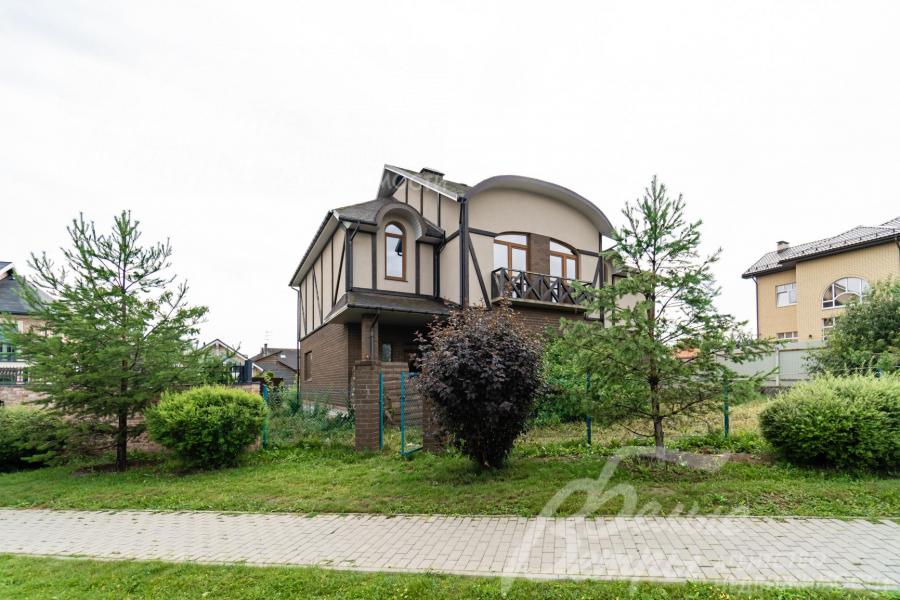 Дом площадью 390 кв.м в элитном коттеджном поселке Антоновка