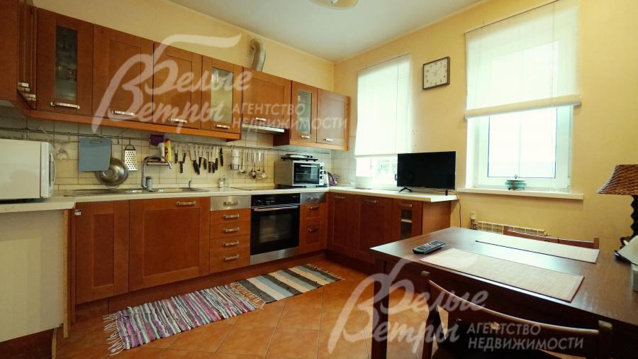 Дом в аренду с мебелью площадью 255 кв.м в обжитом поселке Поляна СНТ