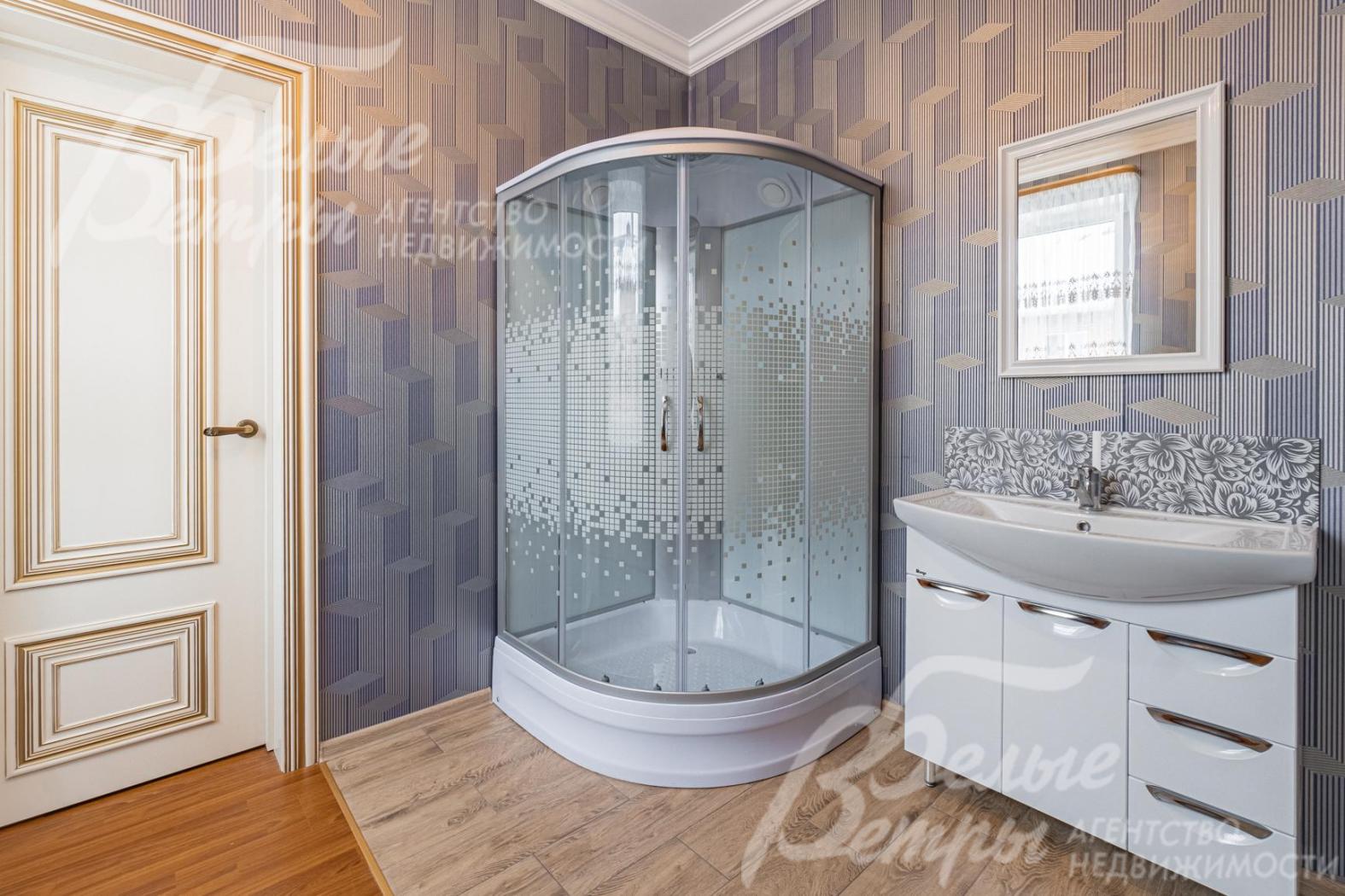 Санузел с душевой на втором этаже