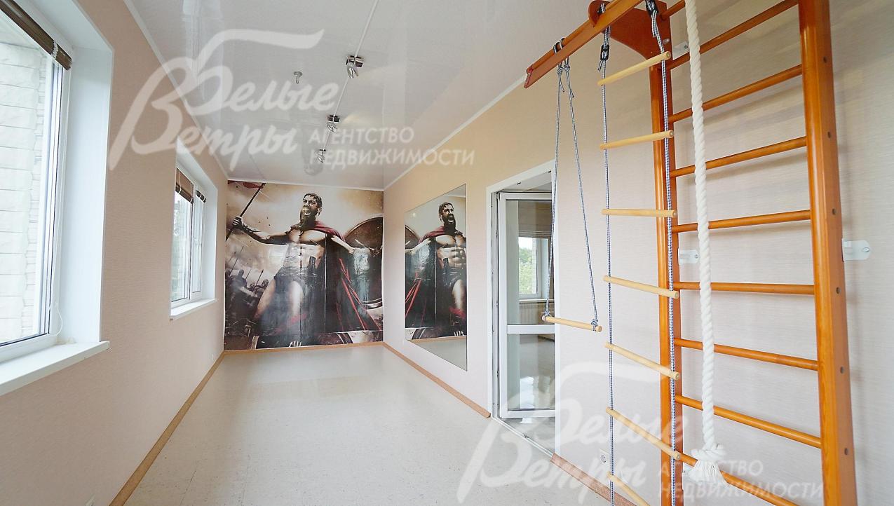 Тренажерный зал с балконом