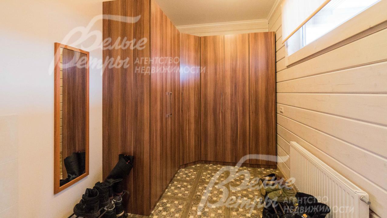 Прихожая 4 кв.м с гардеробной 9 кв.м 