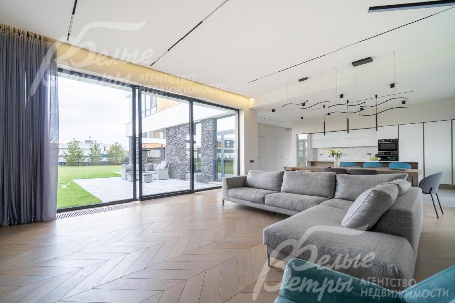 Отделка в современном стиле дорогостоящими материалами