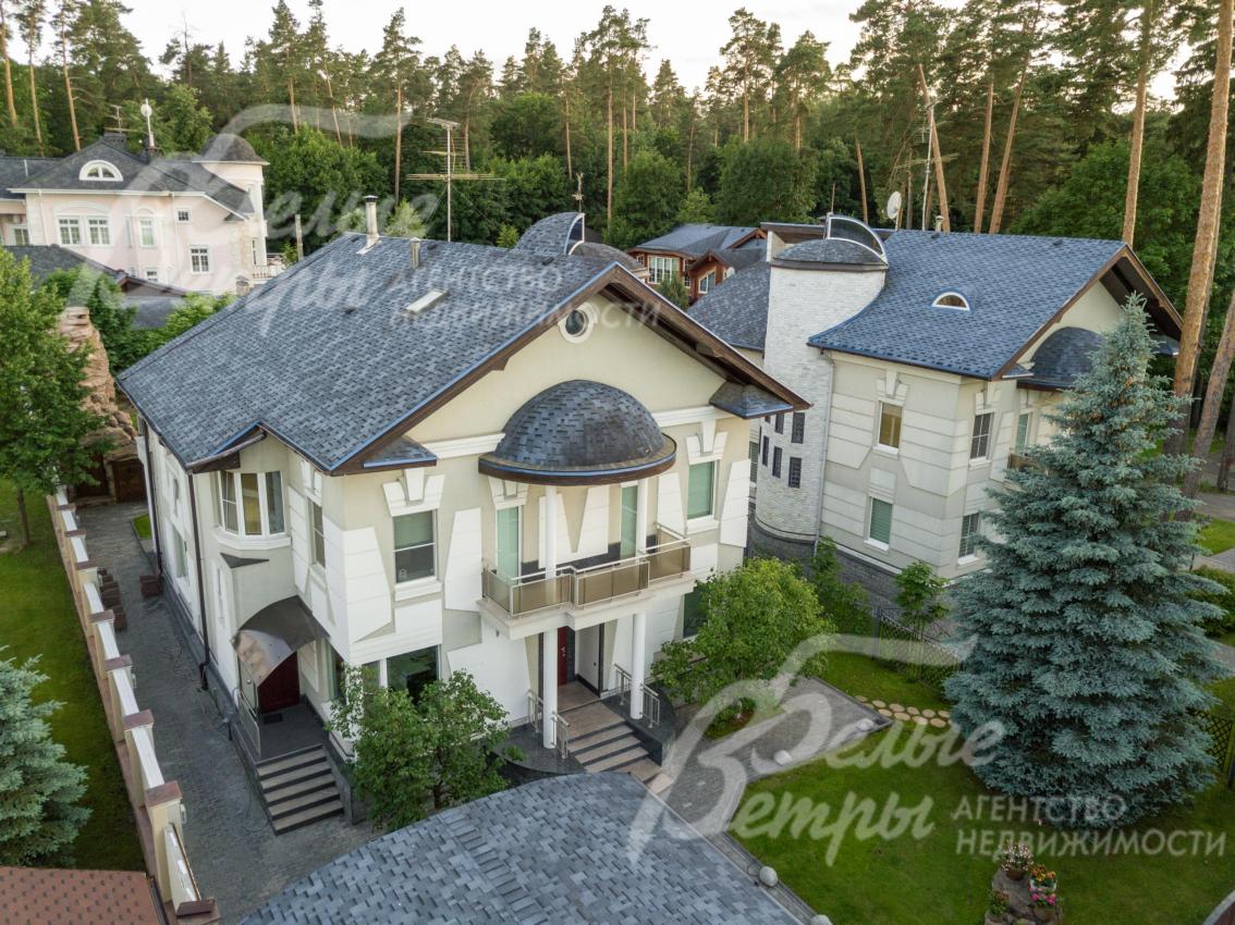 Загородная усадьба площадью 400 кв.м в ДСК "Мичуринец"