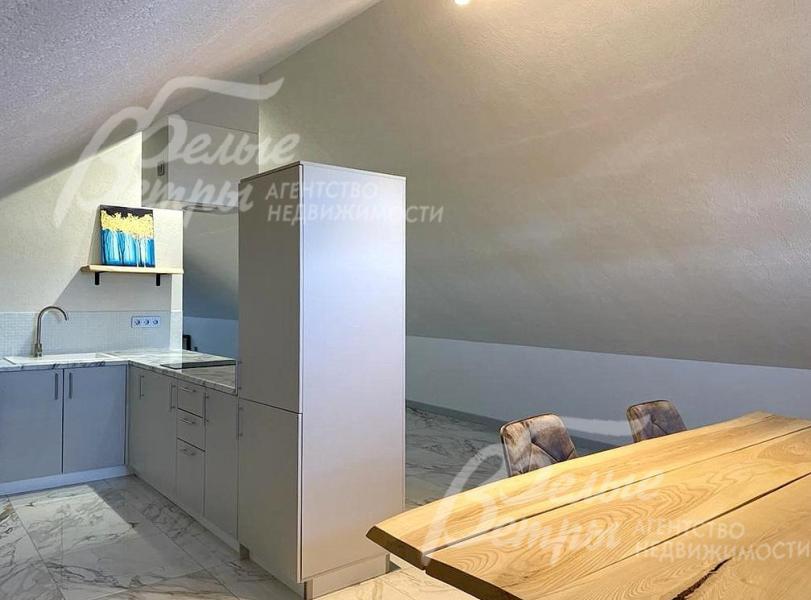 Во всех студиях есть холодильник, стиральная машина, электроплита, СВЧ-печь, чайник