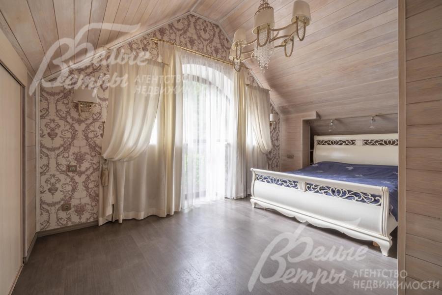 Спальня в гостевом доме спальня 20 кв.м со спальным гарнитуром и окном в пол с выходом на балкон