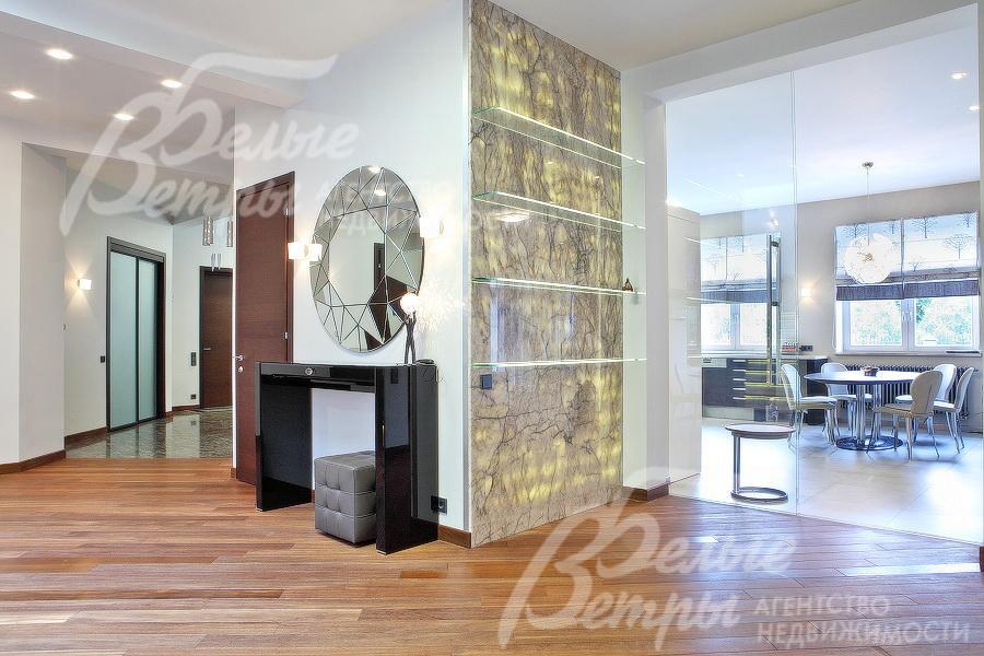 Холл 1-го этажа