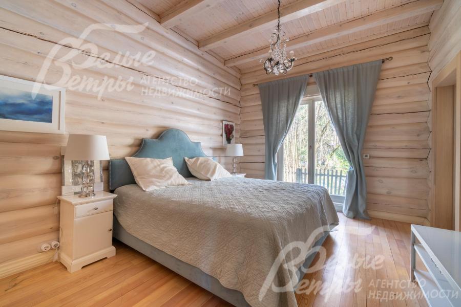 Мастер спальня на 1-м этаже с санузлом