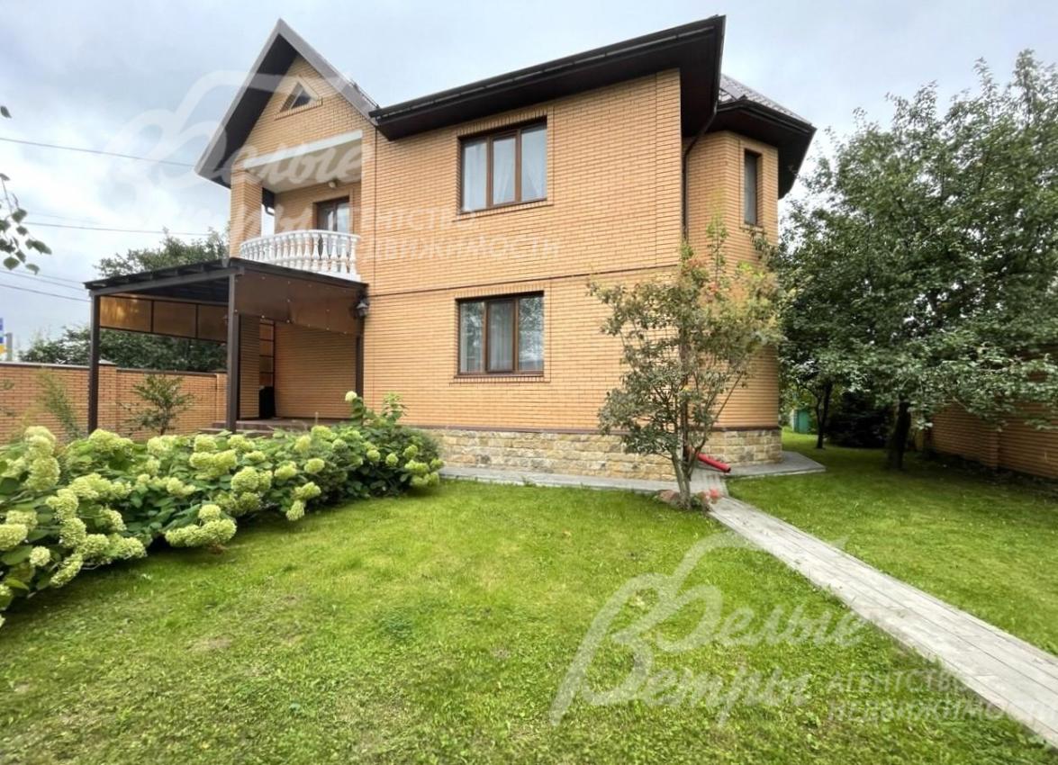 Меблированный дом 220 кв.м в аренду на участке 6 соток в Троицке.