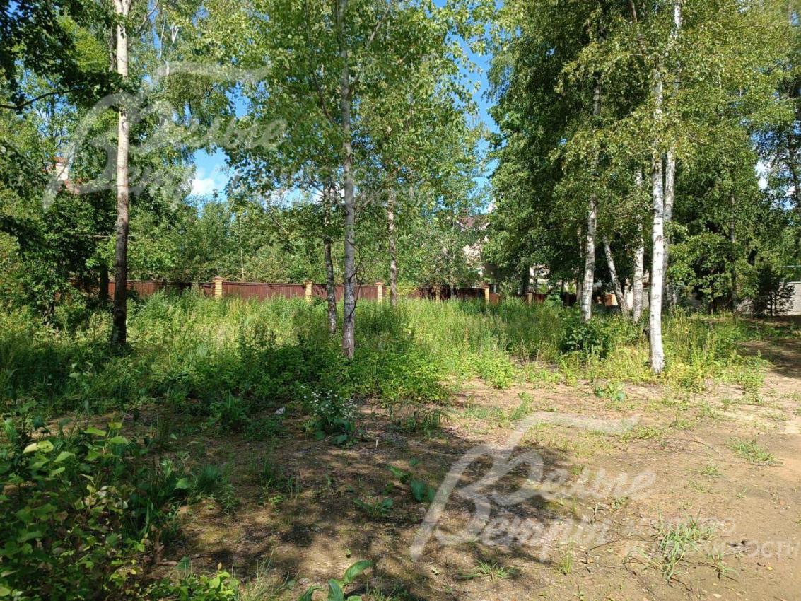 Ровный участок 20 соток в строго охраняемом поселке 