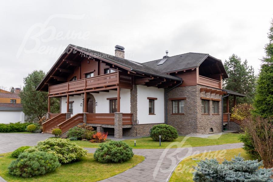 Премиальный меблированный дом-шале из керамического кирпича с выразительной отделкой фасада