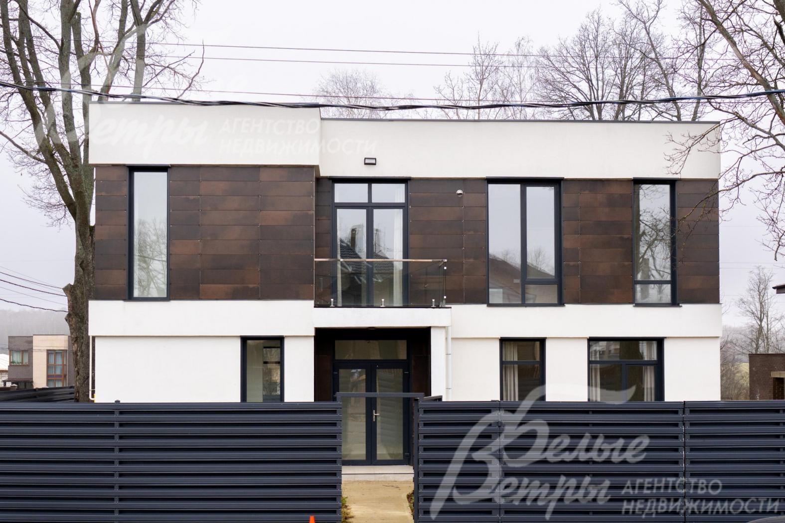 Новый дом в стиле хай-тек — современный проект с выразительной архитектурной концепцией и безупречной планировкой