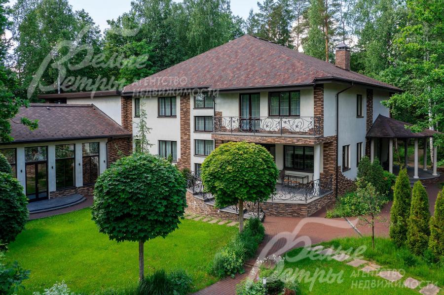 Премиальная усадьба площадью 1168 кв.м в обжитом коттеджном поселке Фрунзевец