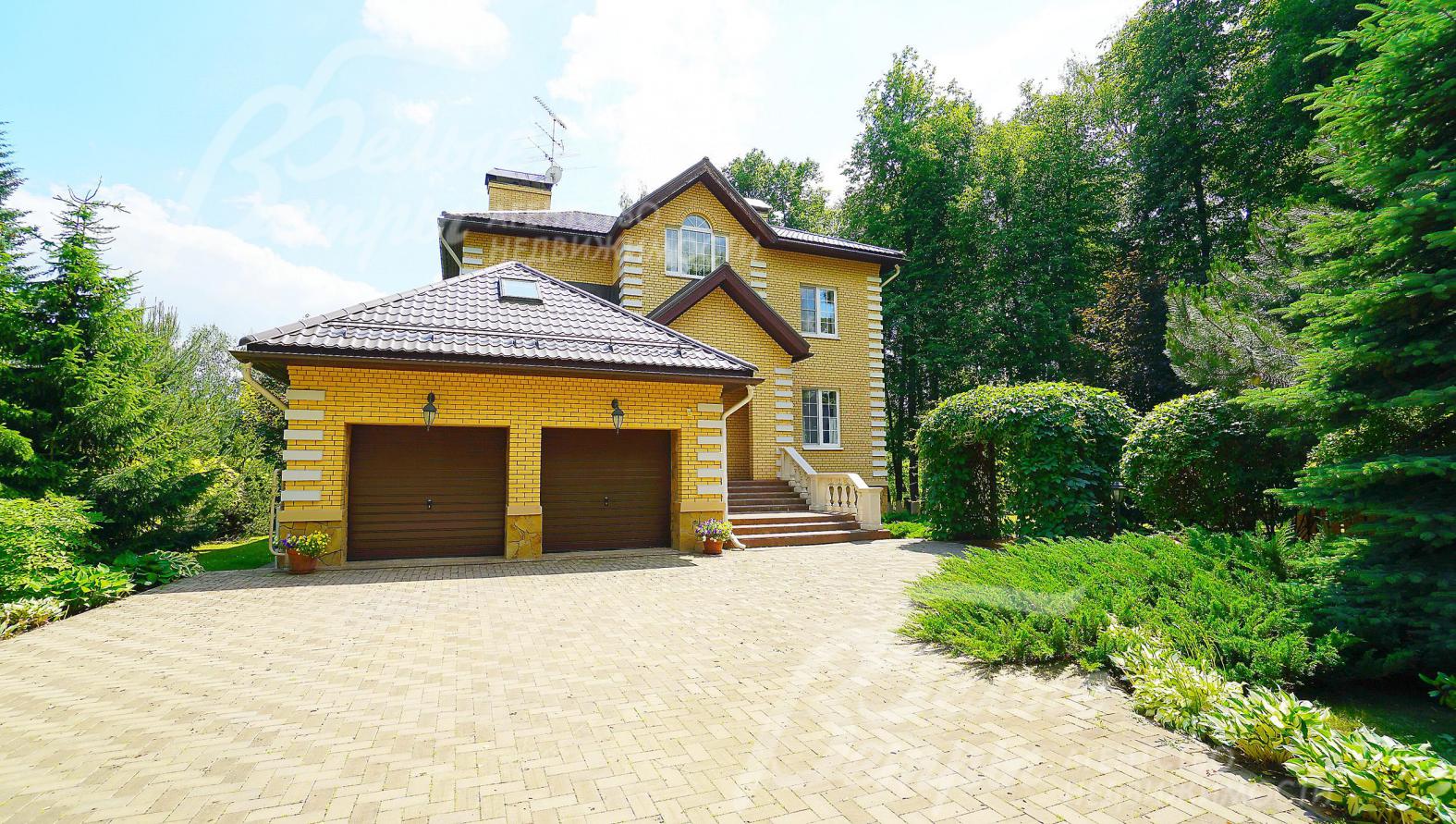 Дом с отделкой 502 кв.м на участке 50 соток в обжитом поселке Минзаг