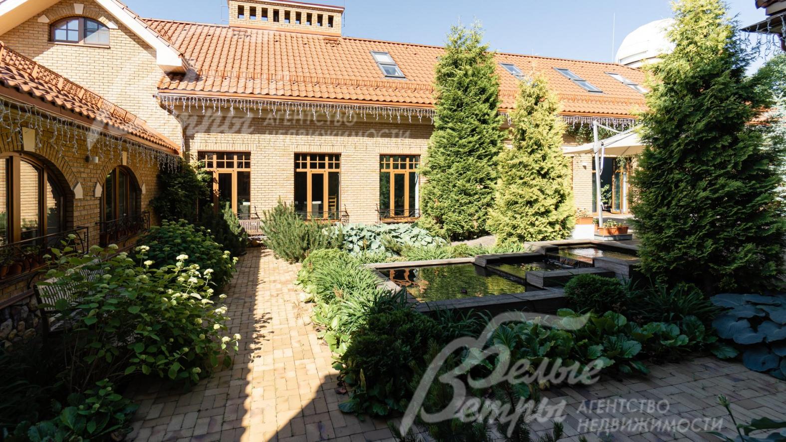 Внутренний дворик 