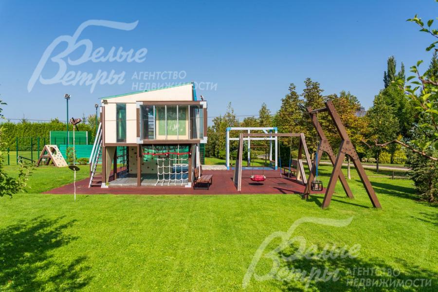 Современная детская игровая площадка