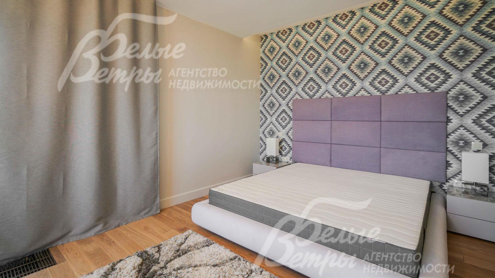 Главная спальня 22 кв.м с выходом на балкон 11 кв.м