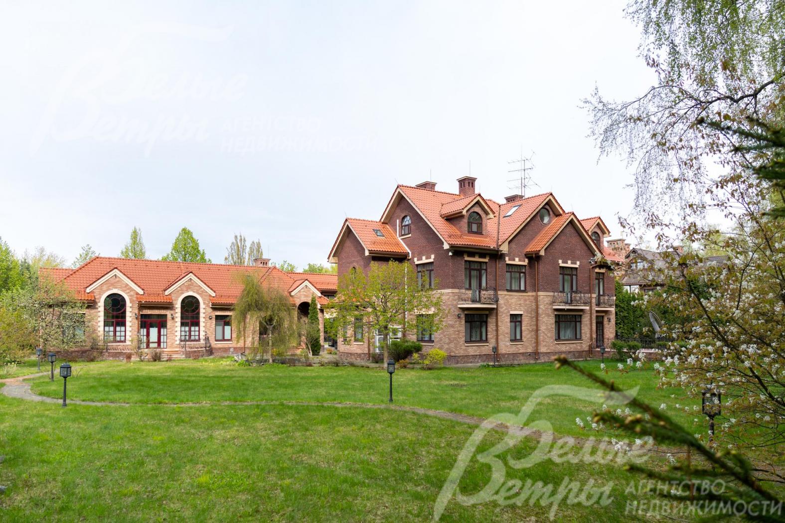 Элитный меблированный монолитно-кирпичный дом в стиле бельгийской провинции