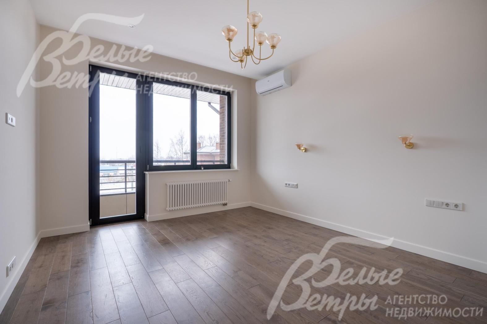 Детская спальня 1на 2-м этаже с выходом на балкон