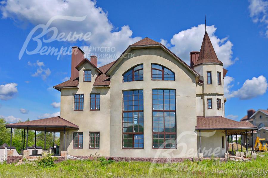 Дом под чистовую отделку площадью 980 кв.м в Дубровке