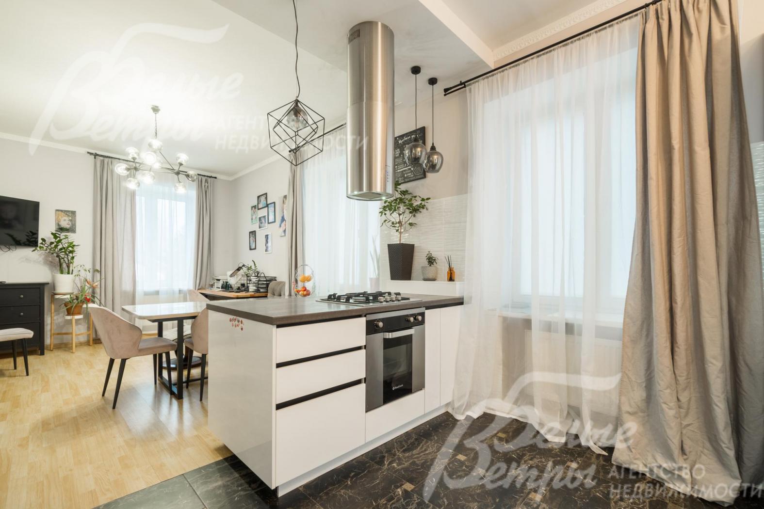 Просторный дом с мебелью и бассейном в аренду в кп Ирбис