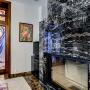 Портал камина в гостиной из мрамора