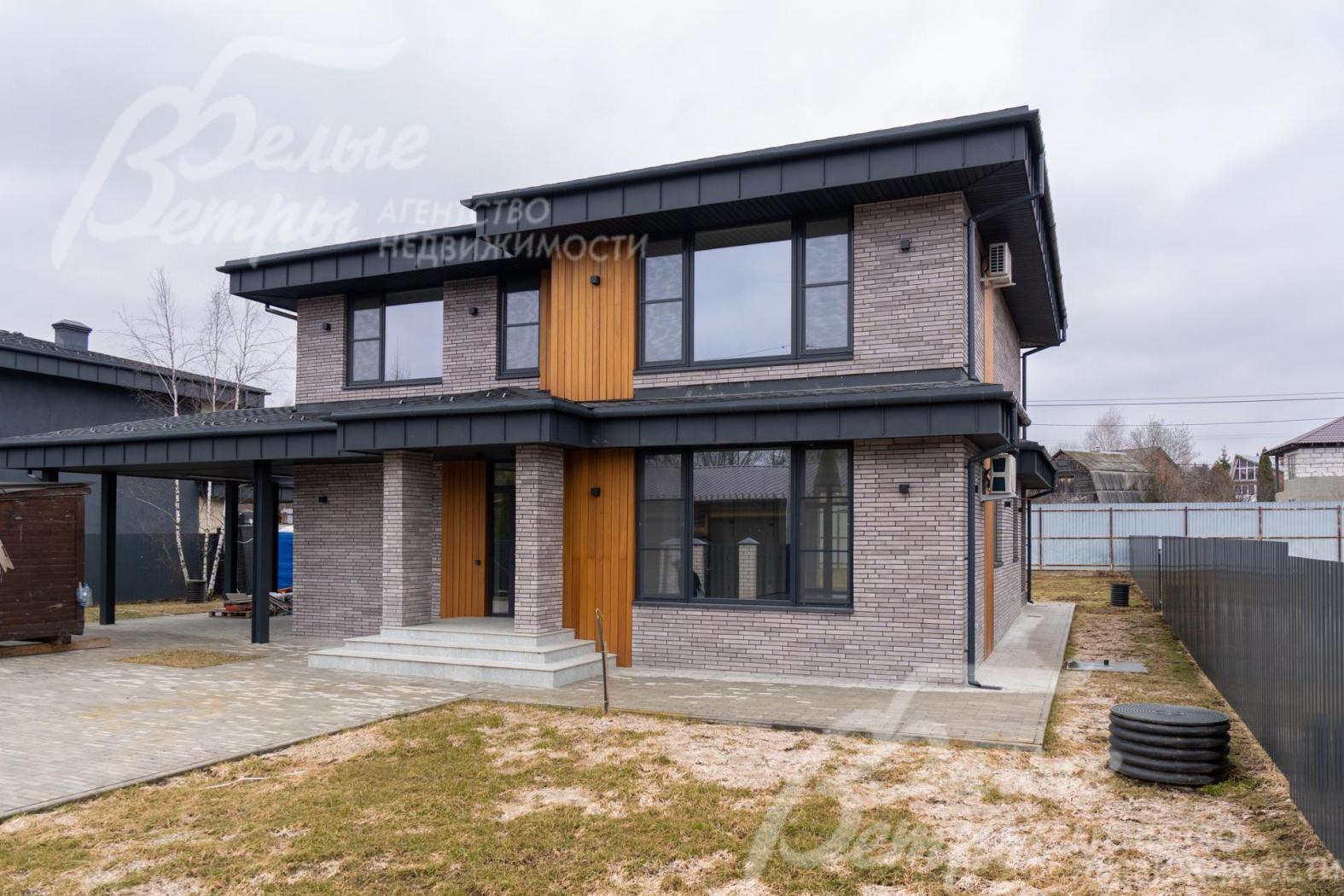 Дома в коттеджном поселке Две Поляны