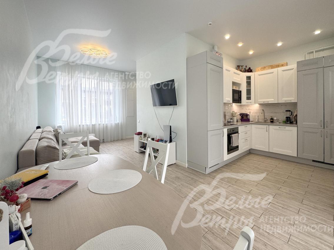 Зона кухни-столовой-гостиной. Дом полностью готов к заселению: выполнена отделка, установлена мебель