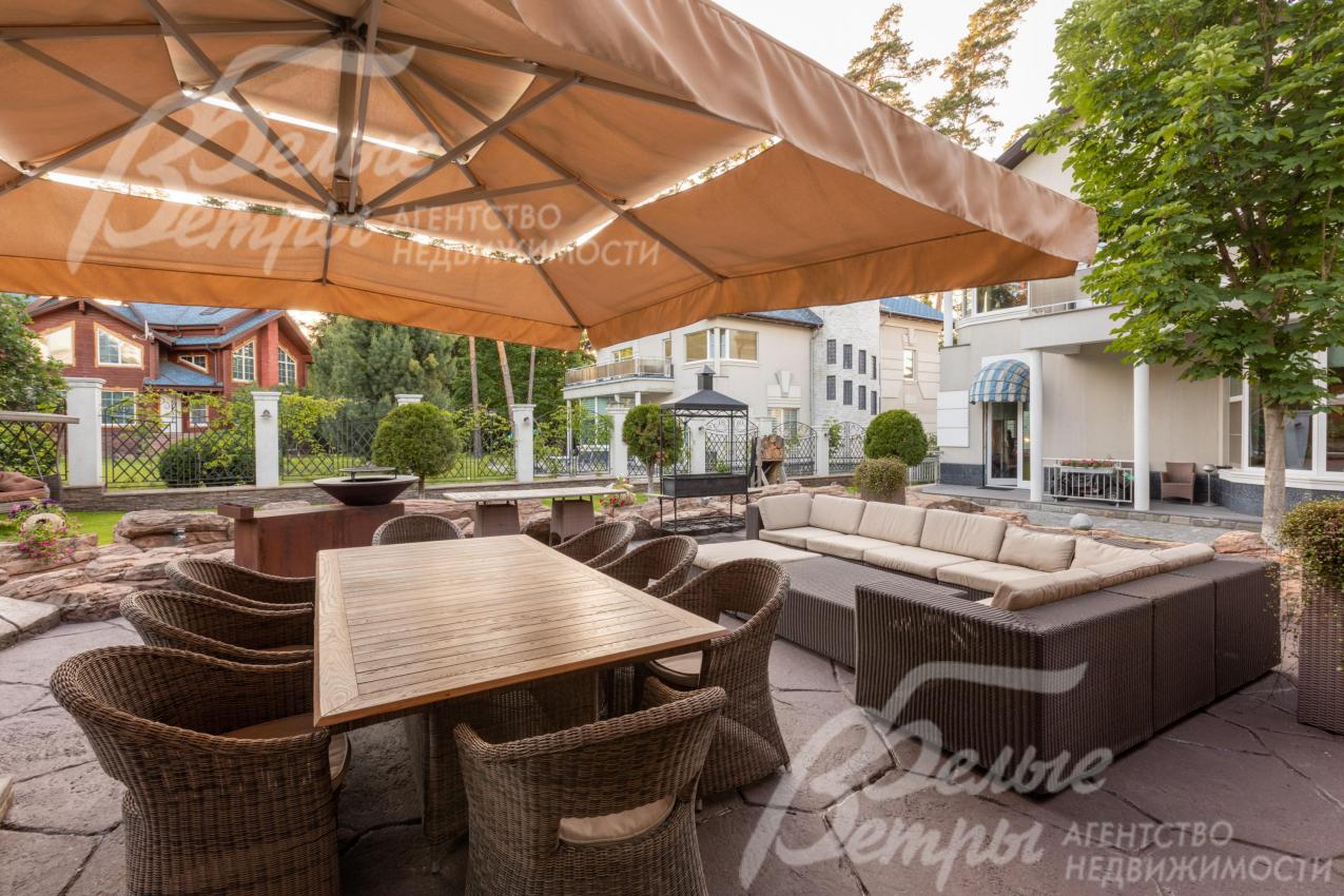 Лаунж зона под навесом