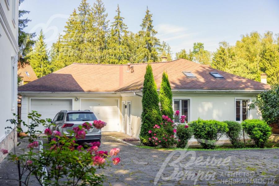 Гостевой дом с гаражом - 170 кв.м