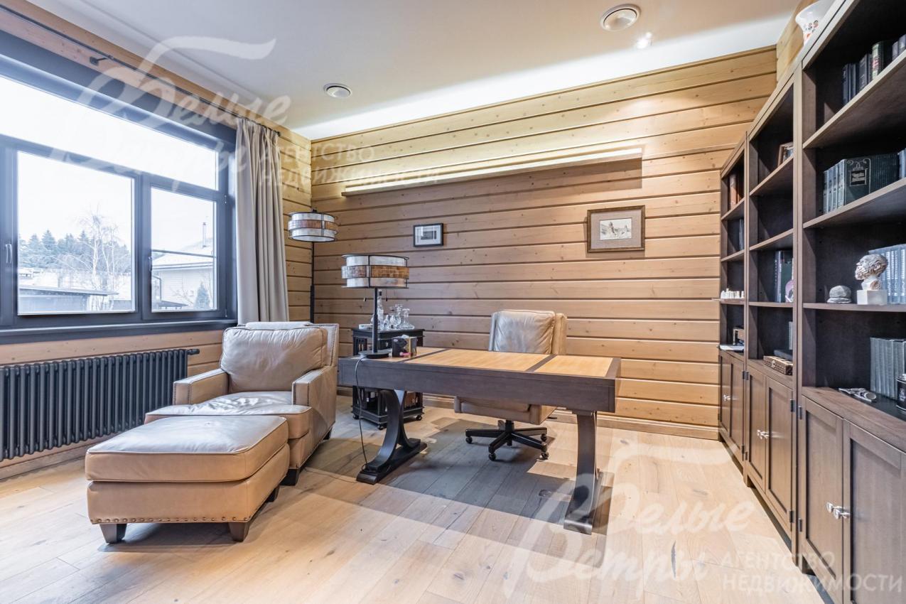 Кабинет 18 кв.м на первом этаже