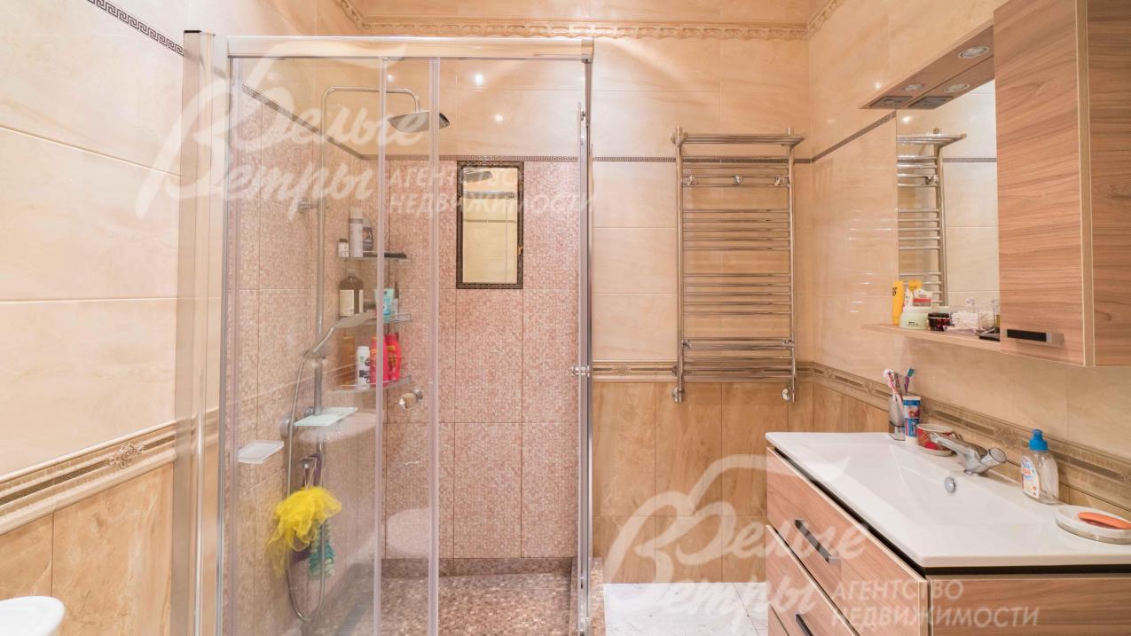 Санузел с душевой в одной из спален