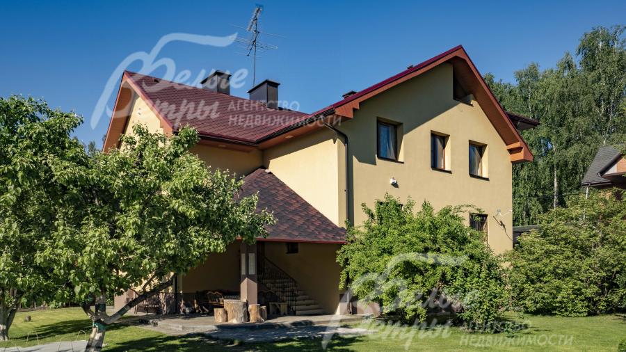 Дом под ключ площадью 380 кв.м в коттеджном поселке Шурави, граничит с лесом