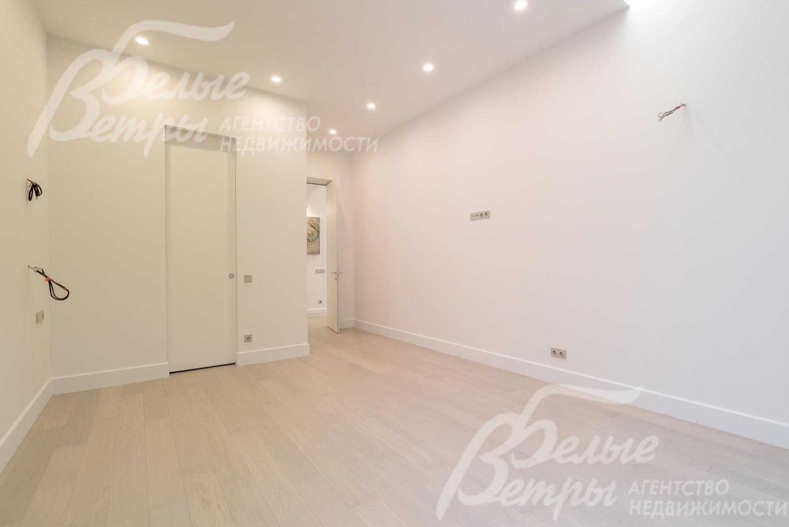 Две спальни в доме - с собственными гардеробными