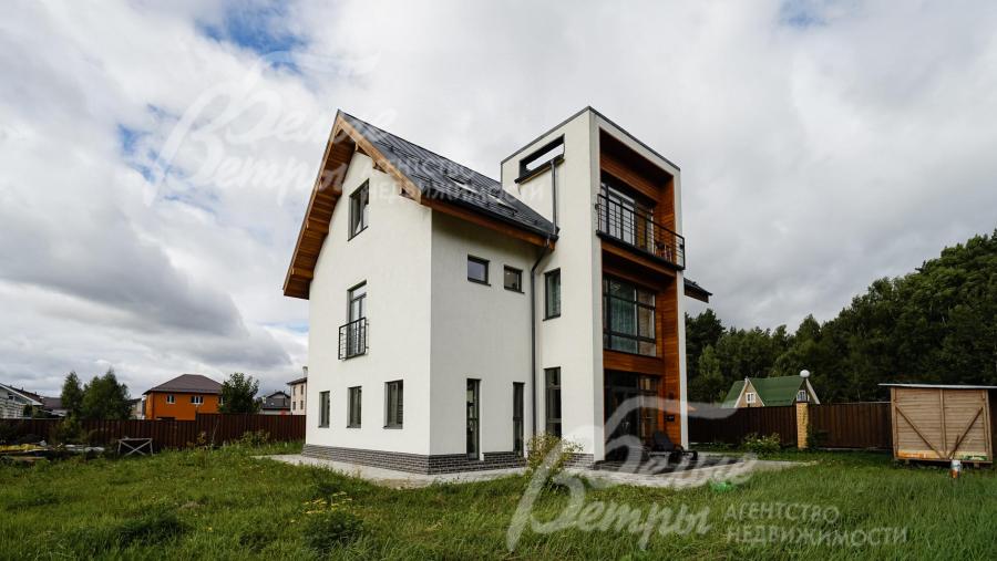 Облицовка стен: силиконовая штукатурка + планкен из лиственницы