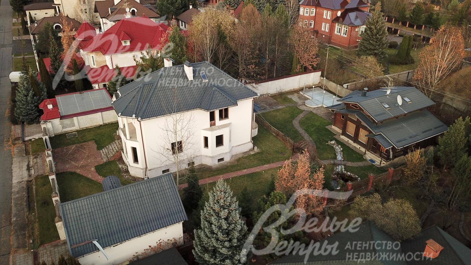 Отдельностоящий гараж на 2 авто, построенный в едином стиле с домом