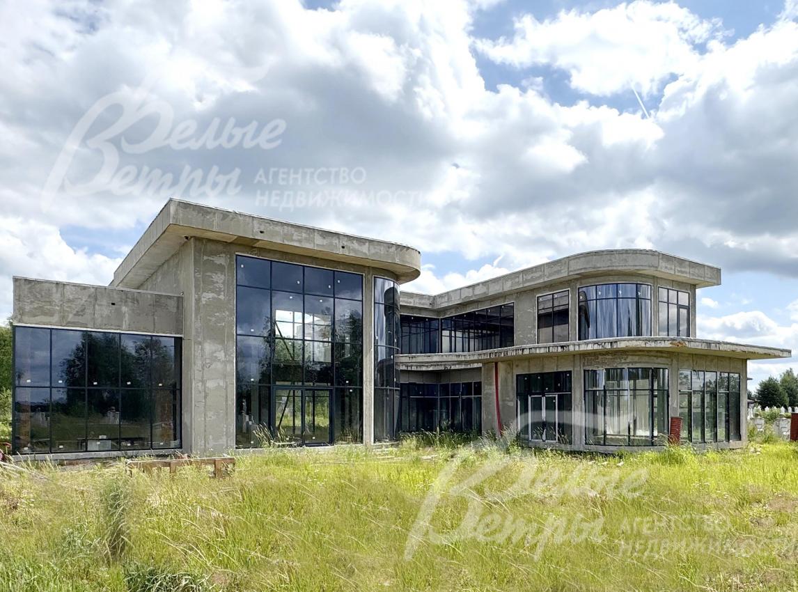 Элитный дом на первой береговой линии в современном архитектурном стиле хай-тек