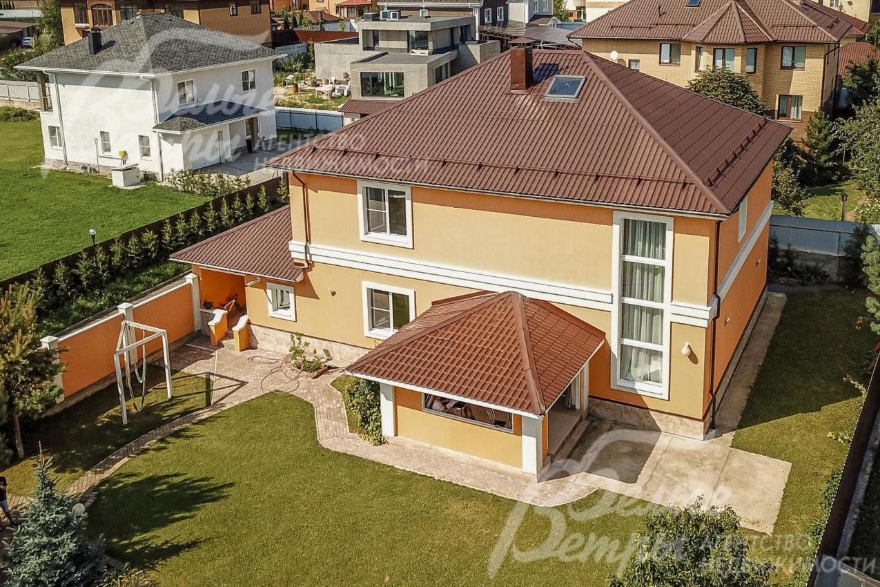 Дом под ключ площадью 300 кв.м в обжитом коттеджном поселке Клубничные поля