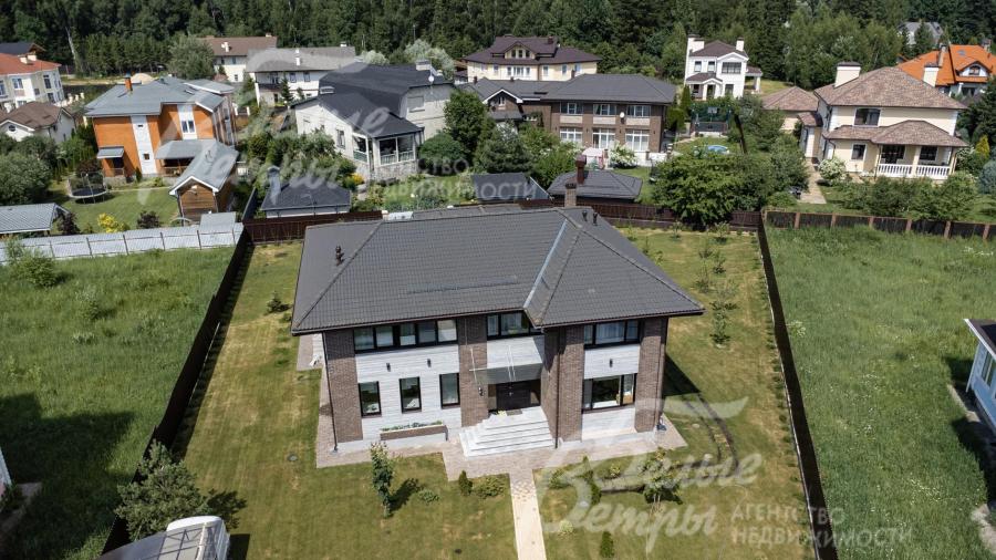 Дом с мебелью на участке площадью 17 соток в коттеджном поселке Новое Глаголево