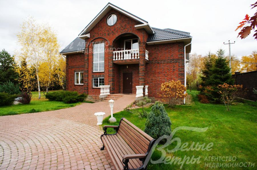 Усадьба 935 кв.м на лесном участке 65 соток в КП Уварово