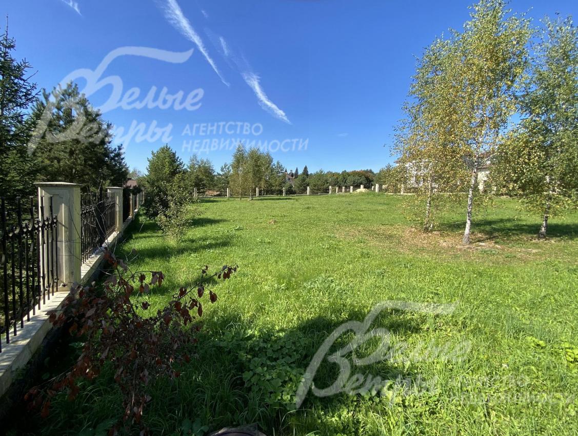 Участок 22.2 соток в застроенном коттеджном поселке Идиллия