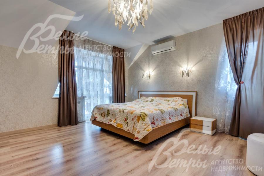 На полу ламинат