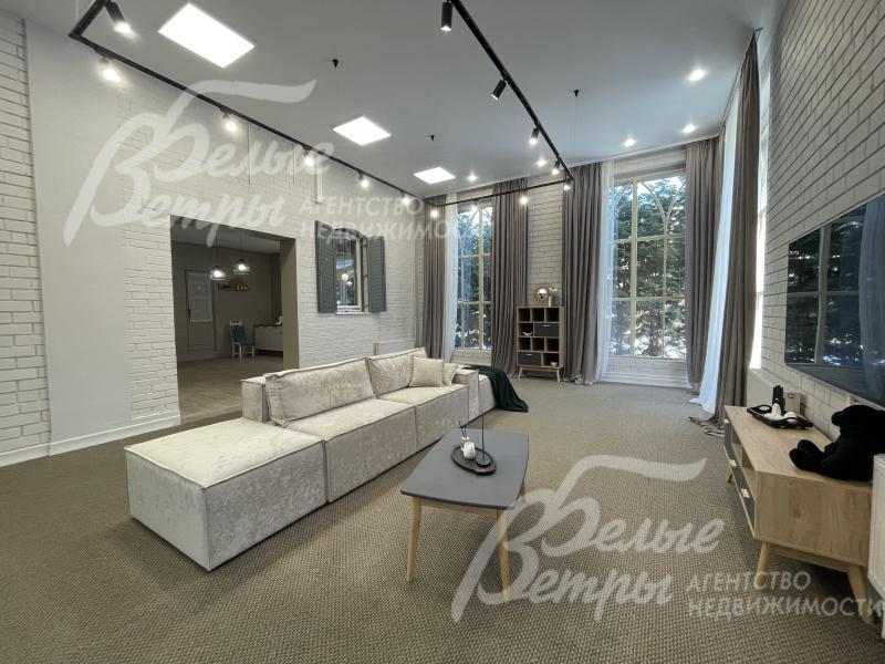 Меблированный дом 350 кв.м в аренду в обжитом поселке в Новой Москве