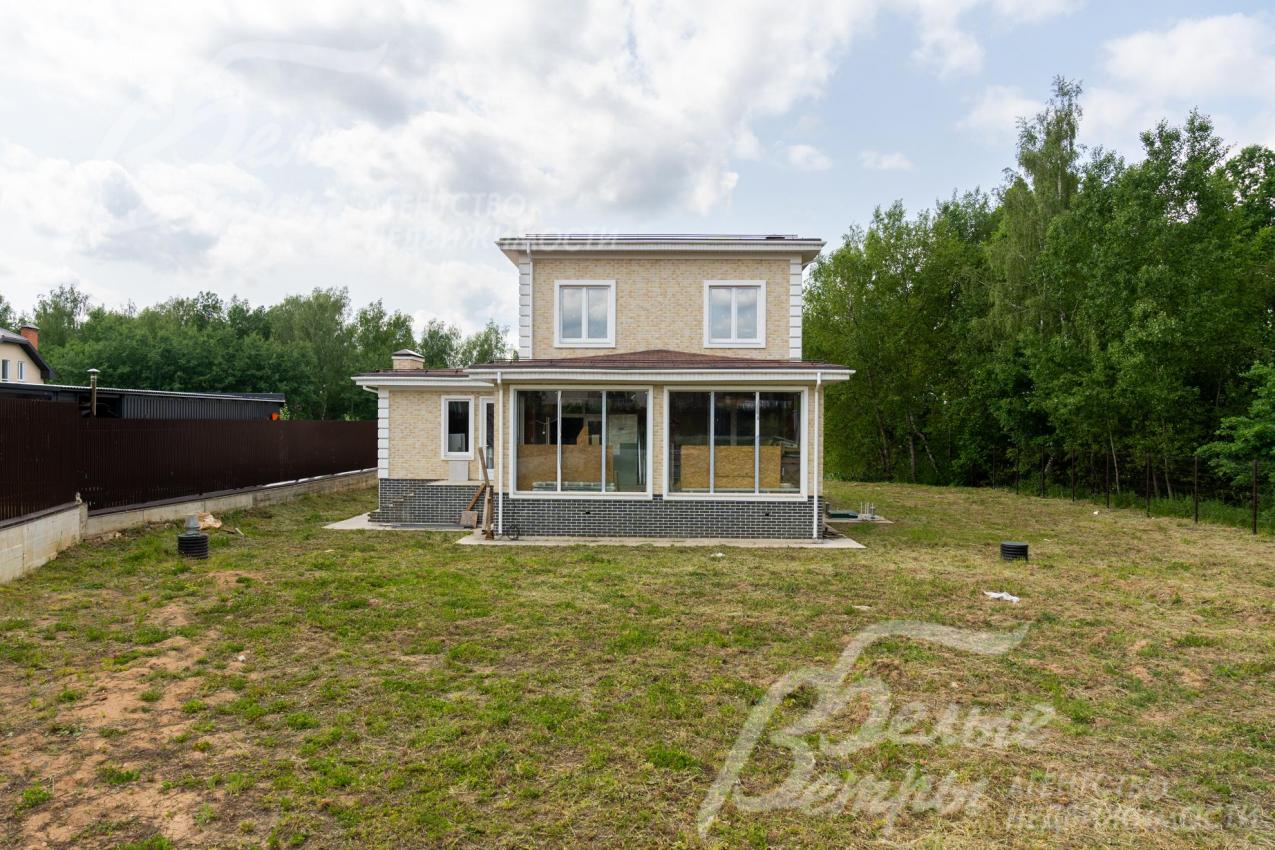 Площадь участка - 12 соток, рядом лес