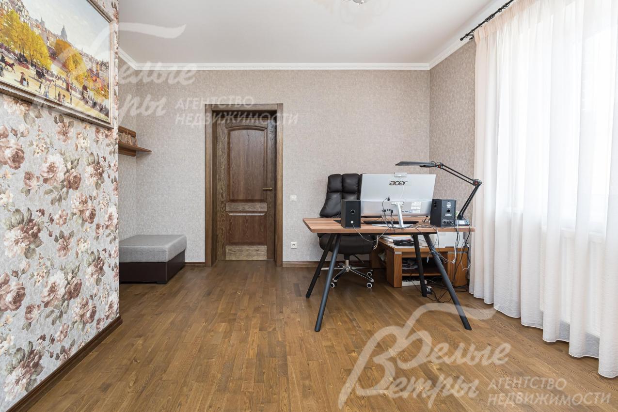 Рабочая зона в кабинете.