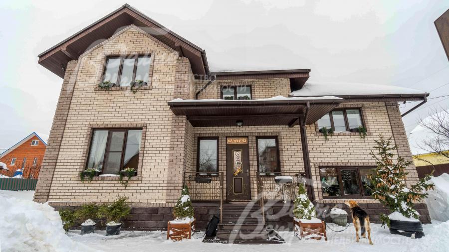 Добротный дом с мебелью площадью 285 кв.м в обжитом коттеджном поселке Ветеран-2