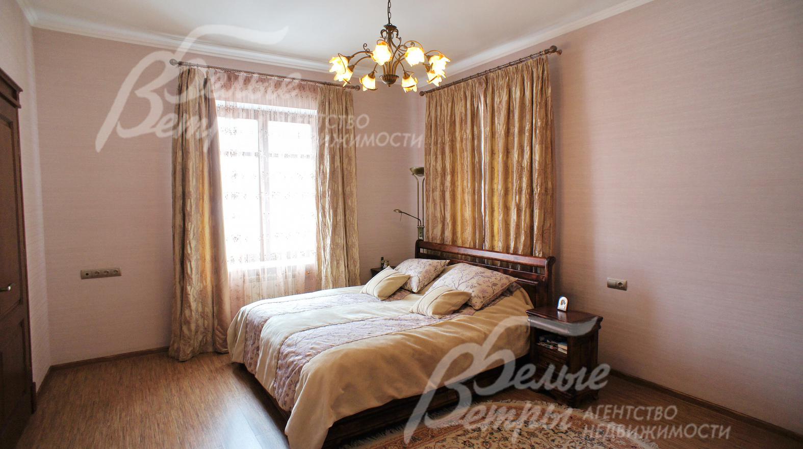 Каждая спальня оборудована спальным гарнитуром (Италия)