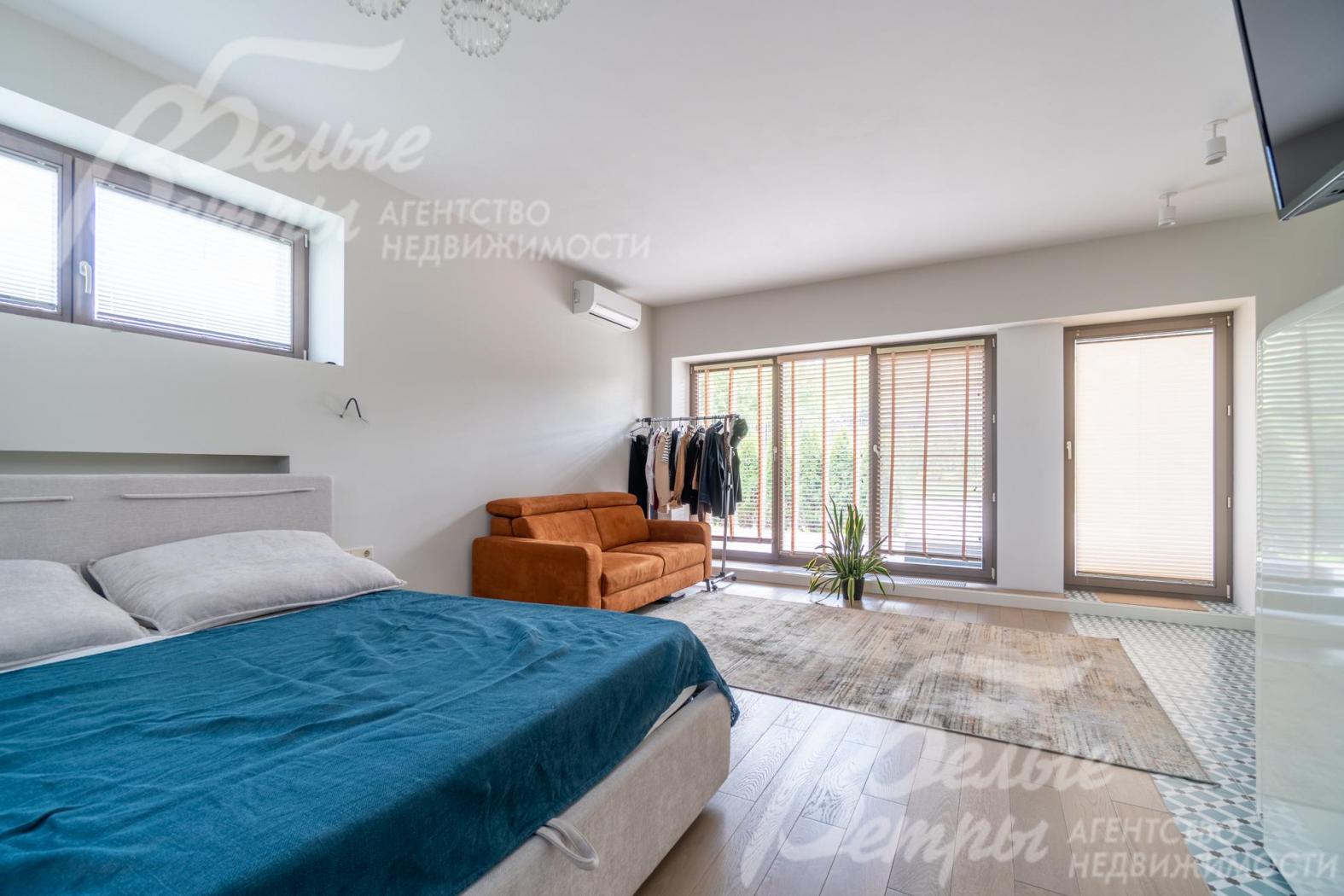 В гостевом блоке - панорамный оконный проём для выхода на большую приватную террасу