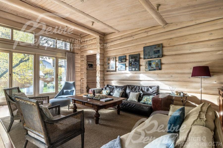 Меблированный деревянный дом в охраняемом поселке в Ватутинках 