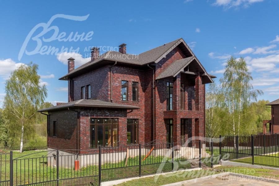 Дом площадью 495 кв.м на участке 18 соток + 7 сот прибрежная зона в поселке Новая Ильичевка